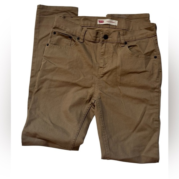 Man  Levi’s Khakis Pants - Picture 4 of 4